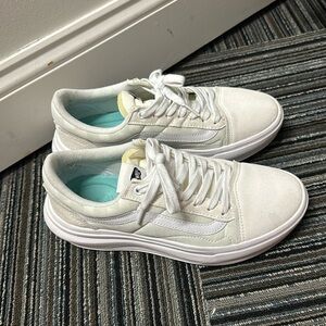 Women’s 9.5 Vans only worn a handful of times